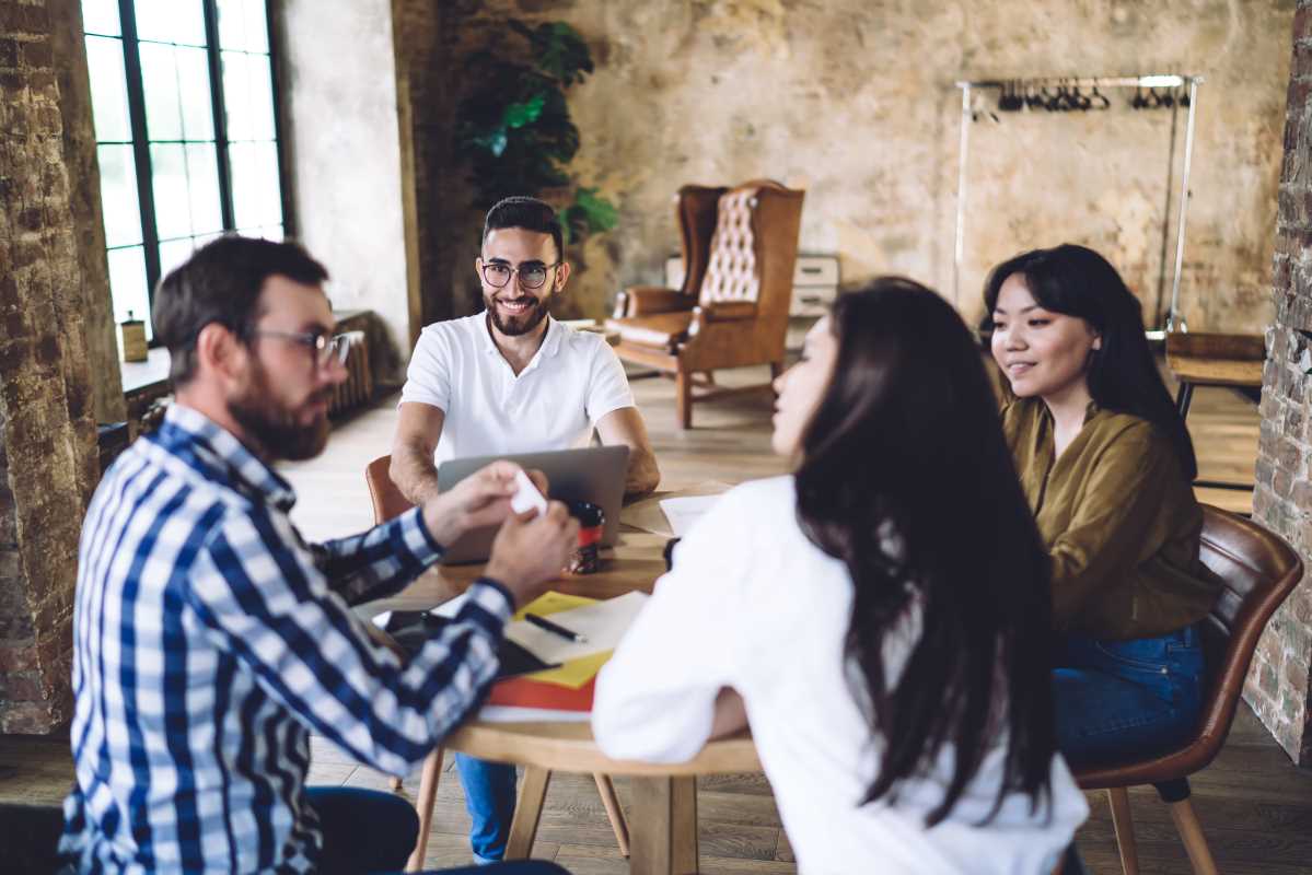 10 Fun Icebreaker Games for Family Gatherings